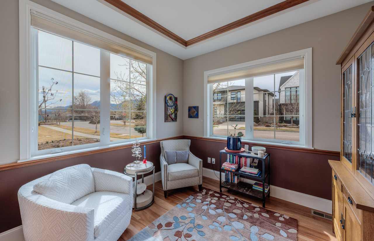 03-3610_Living_Room_5TMDE_RVT3-TP_Web how to choose paint colors for new home